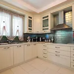 Scorpios Karavomylos